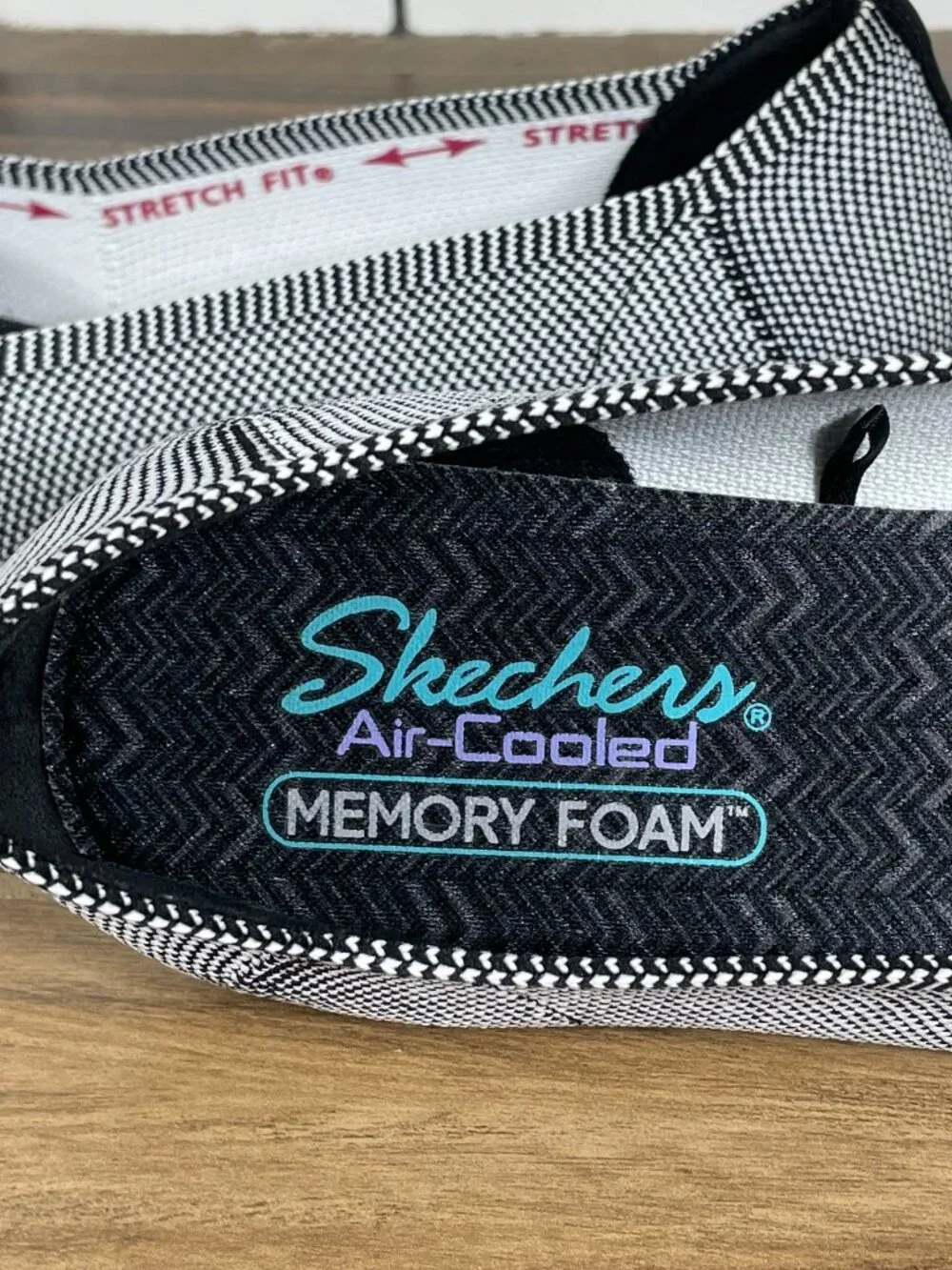 Skechers Cleo Emerald Shoes Womens Size 10 Black White Stretch Fit Ballet Flat